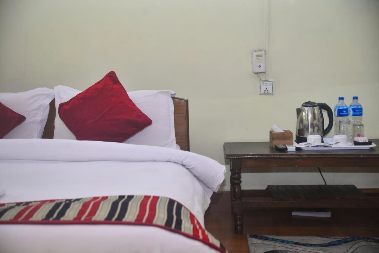 Unique Wild Resort Sauraha Kültér fotó