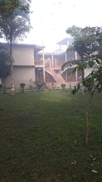 Unique Wild Resort Sauraha Kültér fotó