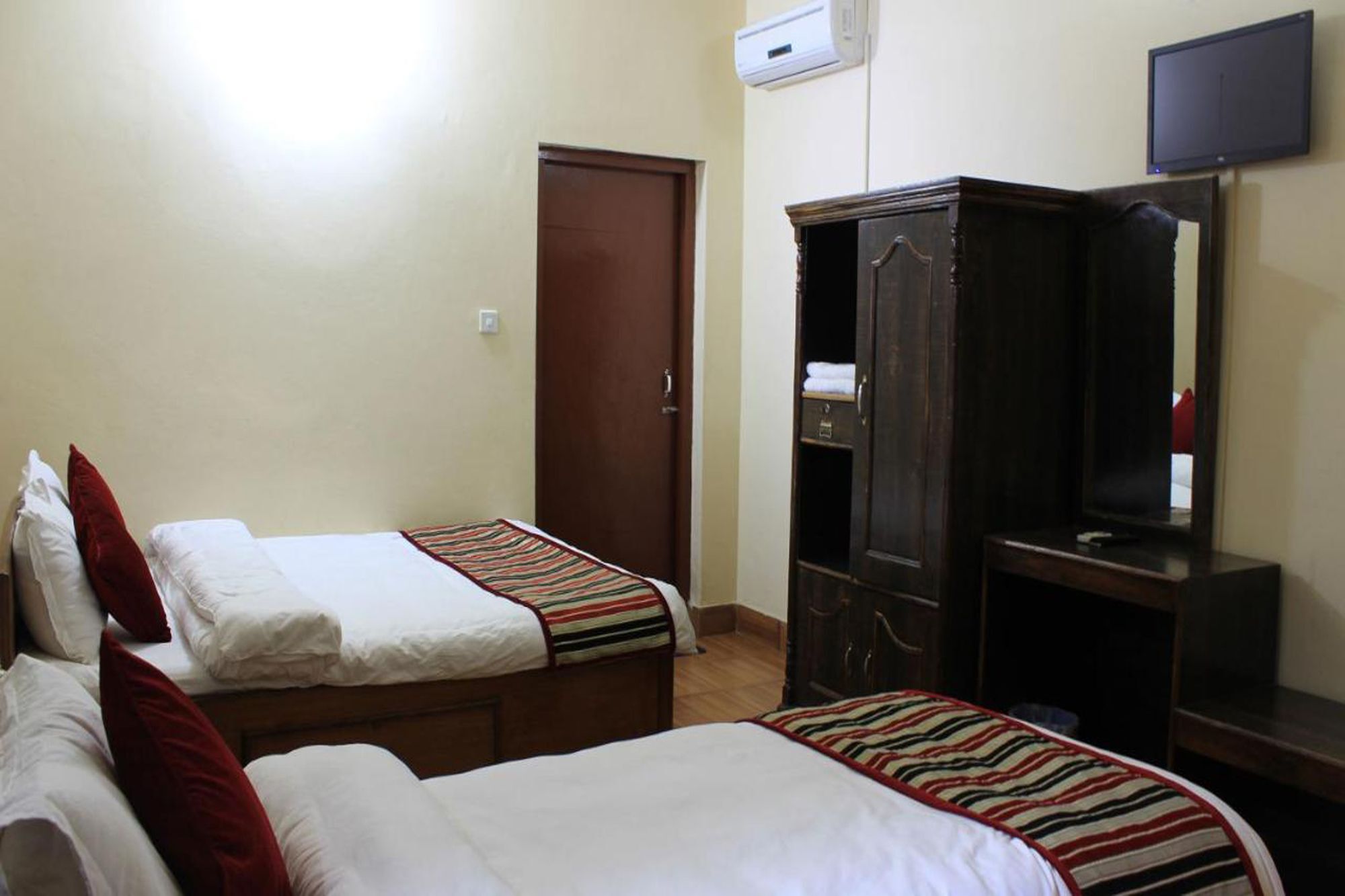 Unique Wild Resort Sauraha Kültér fotó